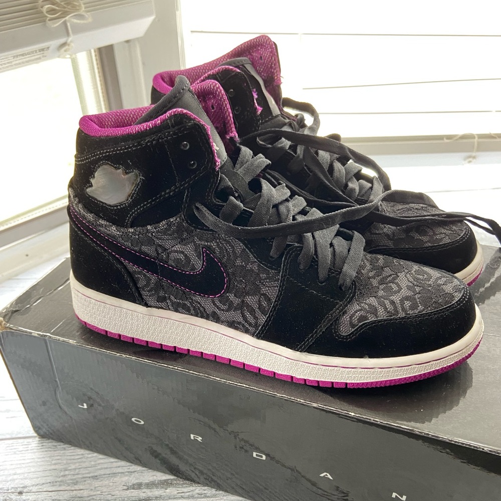 Air Jordan size 6Y never worn